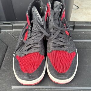 Jordan 1 rétro fly knit Red and Black High-Top Sneakers